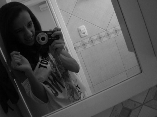 Não existe amor impossivel, e sim pessoas incapazes de lutar por ele, tem medo de se entregar e ser feliz...é uma oportunidade perdida.