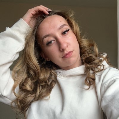 juliawxoxo's profile picture. https://t.co/uNq0DGpFdY