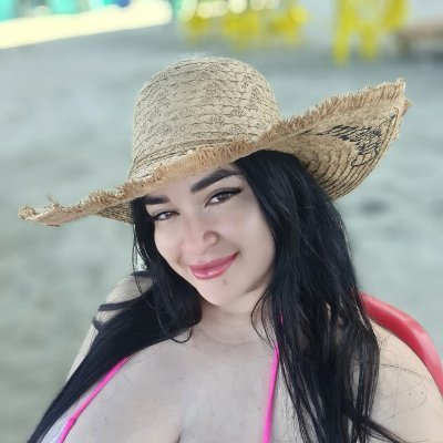 I'm a latin (from Colombia 🇨🇴) independent content creator 📷🍒🥵.