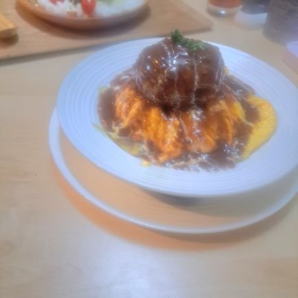 富士吉田市のカフェ☕ ハンバーグ、ステーキ、タコライス等 ★昼は休業中 ★夜はオトナノミリオンカフェになります18時00分から24時
定休日 水曜日 火、木は要予約