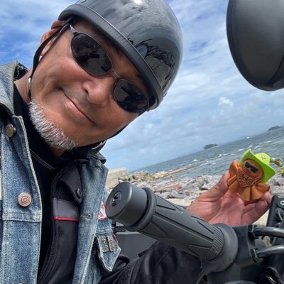 バイク好き😊漫画キリン好き😊バーンストームトゥルップス好き😊Gベスト着て、あちこち徘徊しますので、見かけたら、よろしくです😊職業 水道屋🚰一緒に働いてくれる従業員さん募集中🚰無言フォロー失礼します。