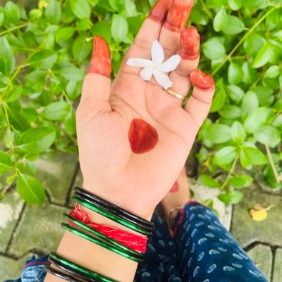 ये हंसी,
ये रौनकें,
ये क़हक़हे,
बस नाम के हैं,
सच कहूं तो बाद तेरे श्मशान सी है जिंदगी!!