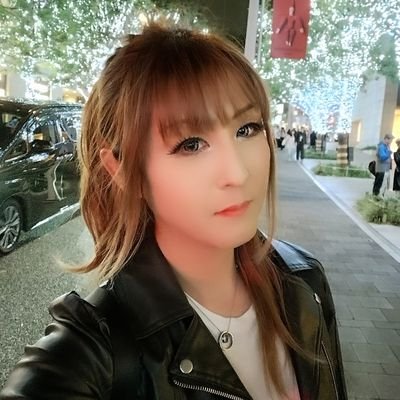 たまにエロい人です。ご依頼はDMに✉️
ウイスキーとカレーが好きです♡ 暴力、気分屋、価値観を決めつける人は嫌いです。