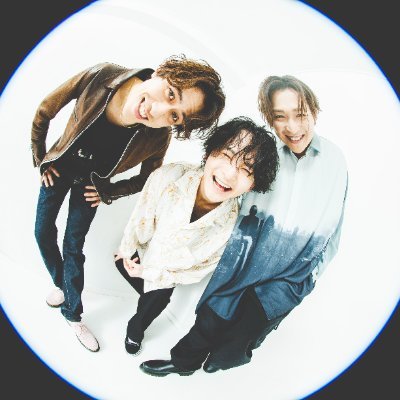 Vo/Gt.伊藤昌弘 @masahiro__110 Ba.前田竜希 @Ryuki_bass Drs.宮内告典 @kousuke_drums