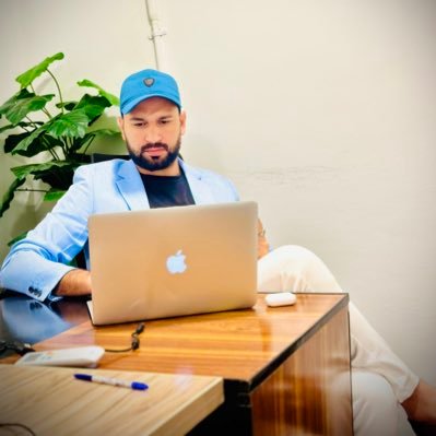 Entrepreneur|Freelancer|Graphic Designer & Video Editor. imraniest ❤️