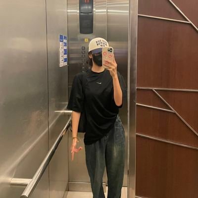 JewellMntflc's profile picture. 