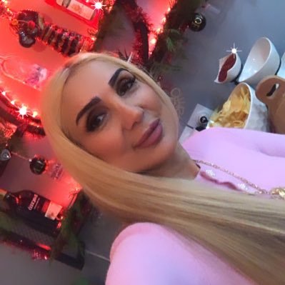 من از دو چشم روشن و گریان گریختم/ از خنده های وحشی طوفان گریختم/از بستر وصال به آغوش سرد هجر/آزرده از ملامت وجدان گریختم🍂