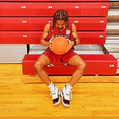 Class of 2024 💯,
5'10,
In the gym 🏀,
My email: kingroose04@gmail.com
my number is - 6148520925