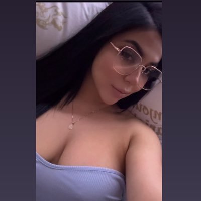 puedes encontrar contenido en mi página azul💙 donde aparezco como: evaagoddess01 también puedes encontrar mi contenido en WhatsApp💚
