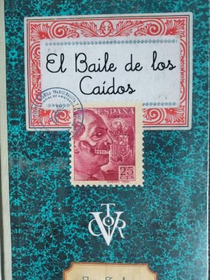 🎥Guionista de series como 'La que se avecina' y 'Qué vida más triste'. 📚Escritor de novelas satíricas como 'El baile de los caídos' y 'Podridos'.