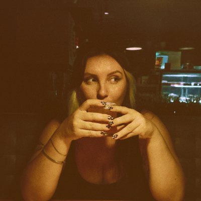 schmittttt_'s profile picture. não reclamo, apenas manifesto meu descontentamento