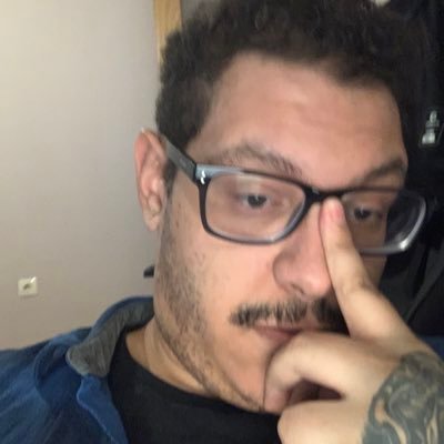Fotos, fiestas, juegos y ordenadores. A veces en https://t.co/5VaHqHRgc9 @streamlootsEs Partner Contact: luiscor97@gmail.com