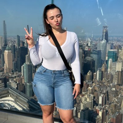 Hailey_morgan0's profile picture. Swiftie💝 || music lover 🎼 || living for eras and lyrical genius 🤍 || always scrolling 👀