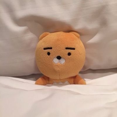 el junhyeon debuta solo mientras que el minseoung, keonhee, woojin y yechan lo miran de lejos.