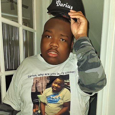 Dexbtw's profile picture. i like my S's with two lines thru them shits