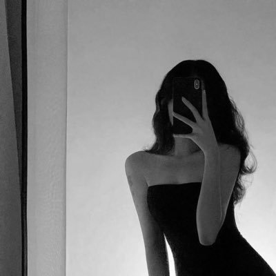 liii2e's profile picture. كل الغنادير في كفّة وأنتي على مرقبٍ عالي