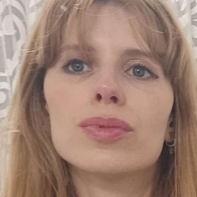 Mis hijas, la Filosofía, la poesía y mi huerto orgánico como refugio. Profesora de Derecho Penal en @usal, pero en realidad quisiera ser poeta como Celaya.