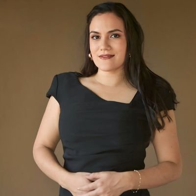 Psicóloga🧠
Emprendedora🦋
Amante de los animales y de los libros🐶📖