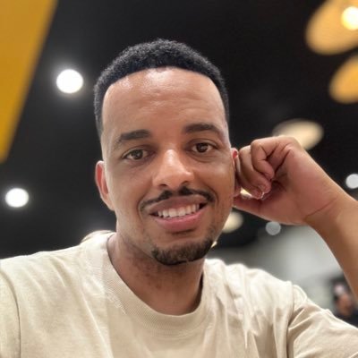 Apenas um garoto latino-americano, das Letras, da política, da negritude;) Sean bienvenid@s... No te enfades, nena.