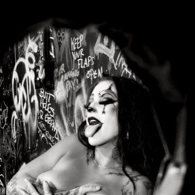 🌶️ Dancer • Model • Clown • SG 💜 I come here to bitch and post nudes. ⚔ do no harm, take no shit.✨