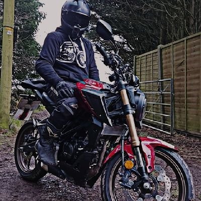 I am Arrow I am a British streamer
My pronouns are he/him
I do calithenics and weight training
I love to workout, play games, stream and spend time with friends