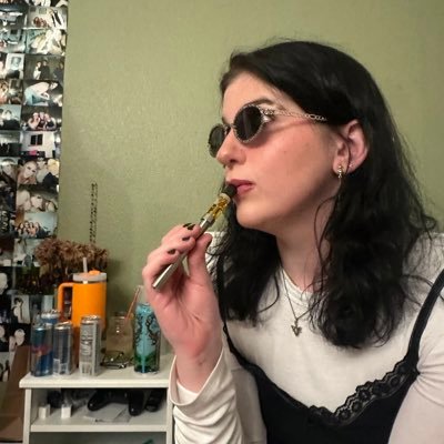 bathsalt_barbie's profile picture. “I’m a Jewish Barbie on bath salts.” –Miz Cracker