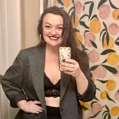 50% artist, 35% educator, 10% nervous energy, 5% bagels. she/her