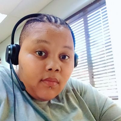 N6 Financial Management graduate
Call centre agent .. Pirates , Manchester United and Barcelona fans