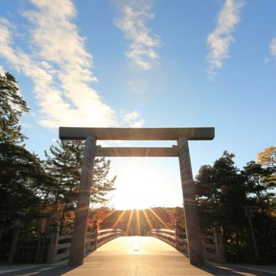 八百万の神々よ、日本を護り給え/目覚めよ!大和民族/平和で強く豊かな日本を未来へ繋ぐ/国賊・売国奴、不法滞在など犯罪・反日外国人排除/尖閣諸島・竹島・北方四島は日本固有の領土/ 戦争・増税・選択的夫婦別姓・LGBT法・同性婚・移民政策・外国人優遇・外国人土地購入・外国人生活保護・外国人参政権・土葬・メガソーラー断固反対