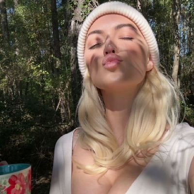 Lindseypelas281's profile picture. model, actress, human