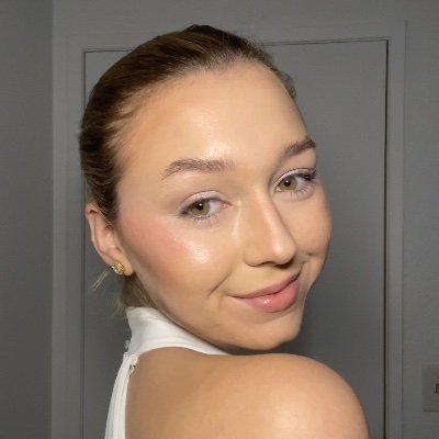 Iamviki_hi's profile picture. 