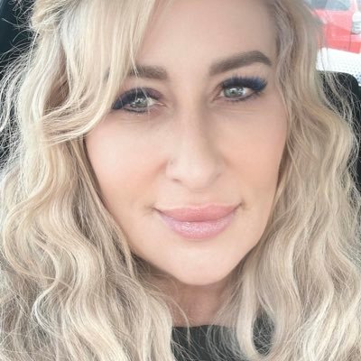 Alberta Entrepreneur ~ Skin Care Expert ~ Flames girl 🔥 living my best life in #YYC🥂