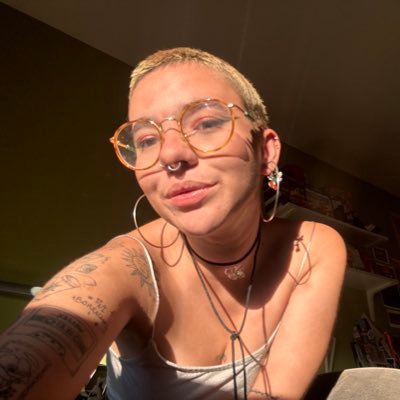 c___elia's profile picture. bienvenidos al show de una vida en borrador