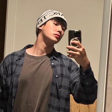 Im Wenee and MONBEBE OT7 my best idol wonho.
My top best group,tvxq,big bang,2pm,monsta x,mblaq.
My insta/tiktok account @saleh_wenee
Male my age 22,4/22