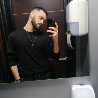 📰• Graphic designer
💻• Digital Designer
📍• Born in Italy 🇮🇹
24 y.o