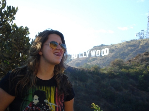 momagalhaes's profile picture. Hangin' out, Down the street, the same old thing, we did last week...