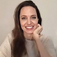 Angelina Jolie (@vinde220) 's Twitter Profile