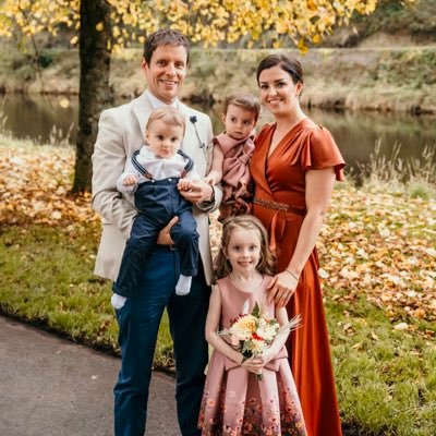 Múinteoir Gaeilge Choláiste Pheadair Naofa📚 LochGarman 🍓Fonn Spóirt🏐