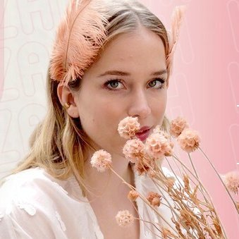 Primeira fonte de informações sobre a atriz Elizabeth Lail {First fan source about Elizabeth Lail} — NOT the real Elizabeth