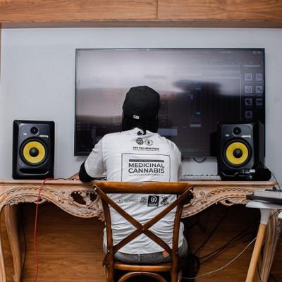 DonXolani's profile picture. ||PROFESSIONAL SOUND ENGINEER 👨‍💻💿
||PRIVATE 🎹 PRODUCER
||MAFIKENG📍