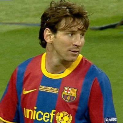 hwngmsi's profile picture. lionel messi and hwang yeji biased