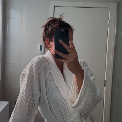 cara_cairns's profile picture. Aiming for £10k months (current: £5-6k)