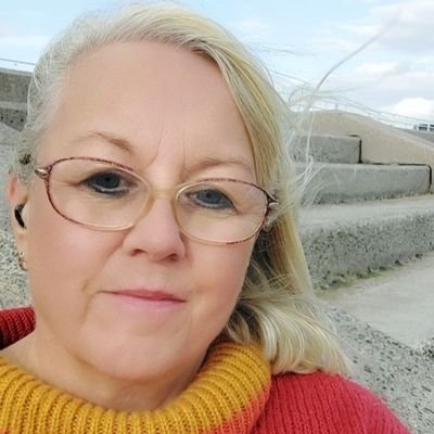 maureenedge64's profile picture. mum of 3, grandmum of 8,and great grandmum of 1, also foster mum to two cats  i'm a big Crewe Alex fan and i'm quite into astronomy and history too