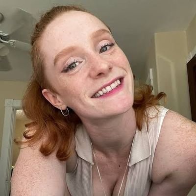 amyredhead190's profile picture. 😔