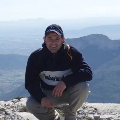 Quisiera que mi voz fuera tan fuerte
que a veces retumbara en las montañas
y escuchárais las mentes-social-adormecidas
las palabras de amor de mi garganta.