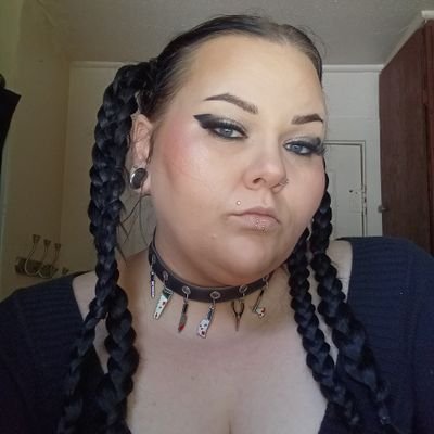 32 | Self-Taught Makeup Artist & Independent/Deathmatch Wrestling Hype Girl | Horror | Anime
Previously on TikTok (3.4k Followers 🖤)
IG: kakeface_karlee2.0