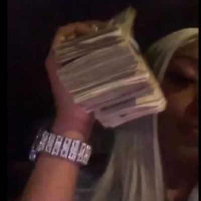 Mari2trill's profile picture. ‘‘Close That Back🚪’’