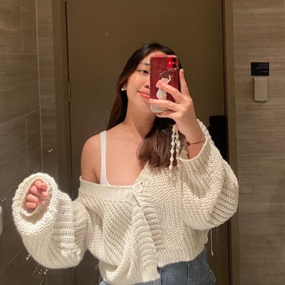 _veronicaarnie's profile picture. 