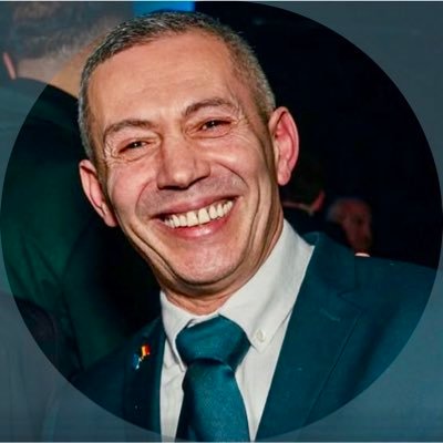 Ali Datoussaid, coach, athlète, auteur et entrepreneur belge, s’engage en politique au MR pour un pays plus libre, solidaire, inclusif et prospère.