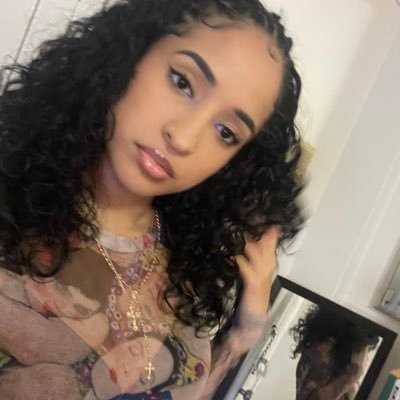 kyrafromvenus's profile picture. drippin in divinity 🪷